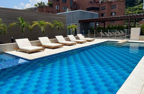 Granada Apartment | H201 Balcony Rooftop Pool Walk To Granada