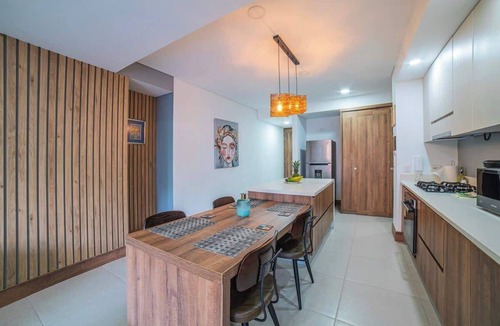 Granada Apartment | H208 - Awesome 2-Bed | 2 Bath | Rooftop Pool | Gym