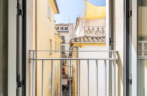 Central District Apartment | H2Granada Rooftop Terrace & Parking & Pet Friendl