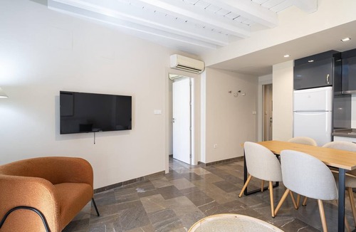 Central District Apartment | H2Granada Rooftop Terrace & Parking & Pet Friendl