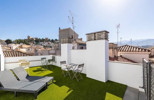 Central District Apartment | H2Granada Rooftop Terrace & Parking & Pet Friendl