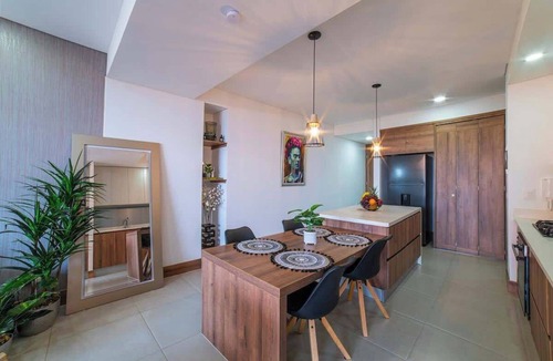 Granada Apartment | H307 - Beautiful 2-Bed | 2-Bath | Pool + Parking