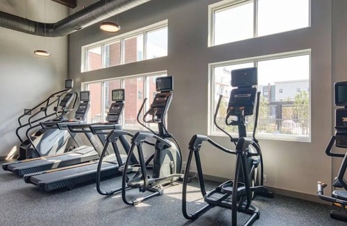 Coliseum Central Apartment | H4N Ellipse Urban | 1Bd Apartment Near Peninsula Town Center