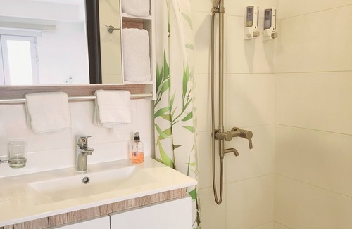 San Jose House | Habitación Independiente #2 , Entre Airport y SJ, Privada