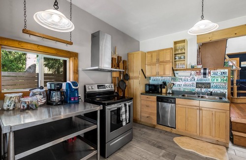 Skykomish House | Hadley's Hideaway -Cottage w/hot tub, fenced yard close to hikes & Stevens Pass ski hill