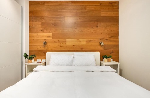 Haifa Apartment | Haifa Beachside Chic Stay