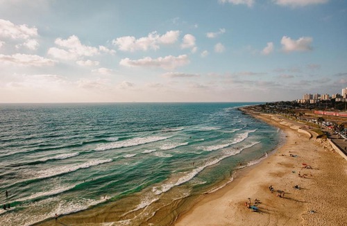 Haifa Apartment | Haifa Beachside Chic Stay