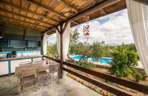 Pylos-Nestoras Cabin | Hakuna Matata Holidays wooden lodge with airco & pool in Greek Olive Grove