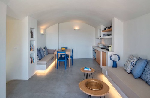 Pyrgos Hotel | Halcyon Days Suites