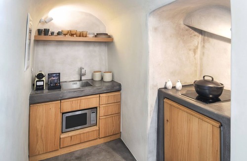 Pyrgos Hotel | Halcyon Days Suites