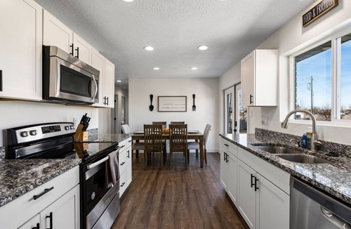 Riverton House | Half Acre Home + Mountain Views + Pac-Man