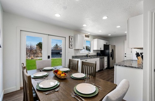 Riverton House | Half Acre Home + Mountain Views + Pac-Man