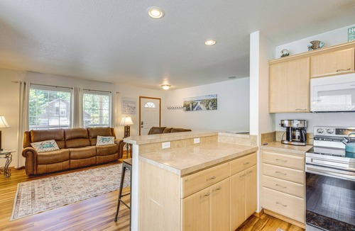 Rockaway Beach Cottage | Half Mi to Beach: Rockaway Beach Home w/Grill!