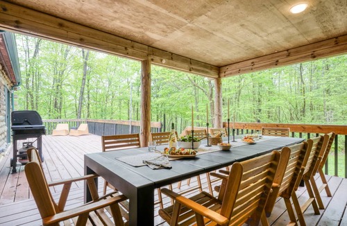 Great Barrington House | Half Moon by AvantStay 4BR Cabin w/ Large Deck & Yard w/ Patio & Outdoor Dining