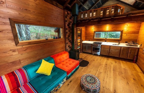 Half Moon Bay Cabin | Half Moon Bay Glamping Getaway in an Idyllic Tree House and Cabin