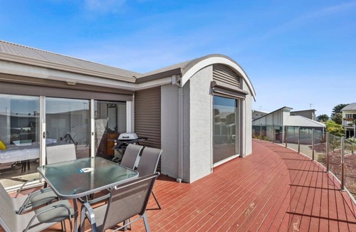 Indented Head House | Half Moon Bay Hideaway: 1 min walk to foreshore