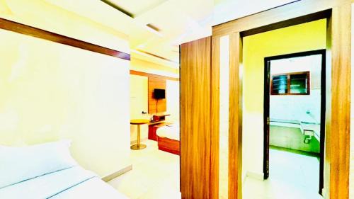 Thousand Lights Hotel | Half Moon Grand