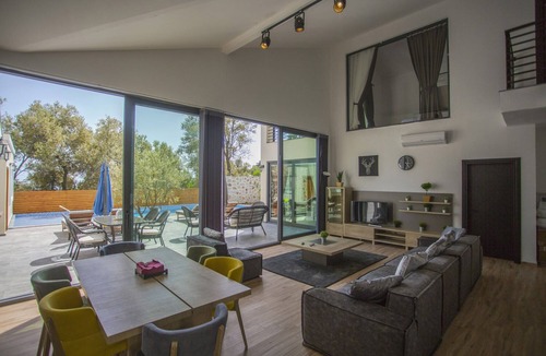 Islamlar House | Half Moon Villa 1- Stunning Luxurious Hillside 2 Bedroom Villa