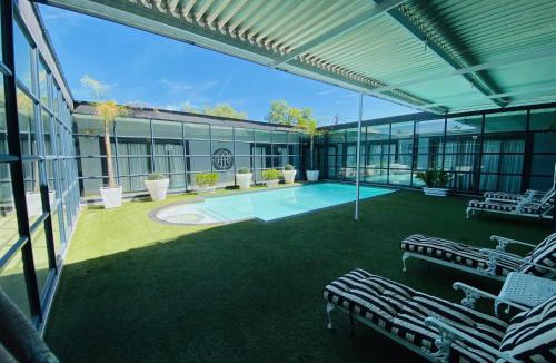 Kimberley Hotel | Halfway House Hotel