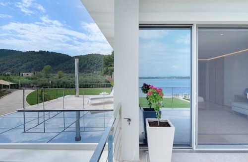 Vourvourou Villa | Halkidi's Mesmerizing 6BR Villa with Pool