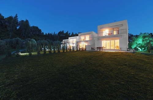 Kriopigi Villa | Halkidiki Villa with Private Garden | Peaceful Luxury Stay for 8