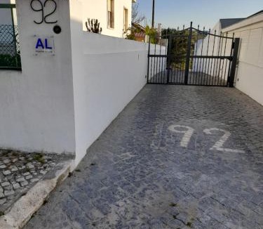 Loures House | Hall 92 Quartos com WC em moradia com piscina A-das-Lebres Loures