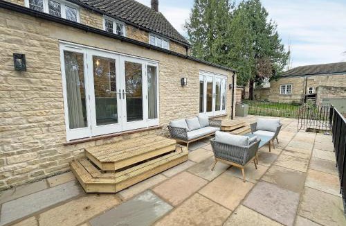 Lincoln House | Hall Yard