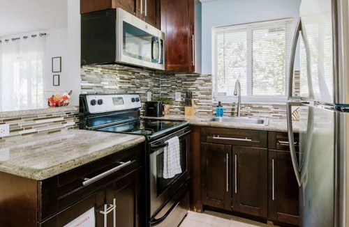 Hallandale Beach House | Hallandale House/5 min to Beach/BBQ/close to Miami