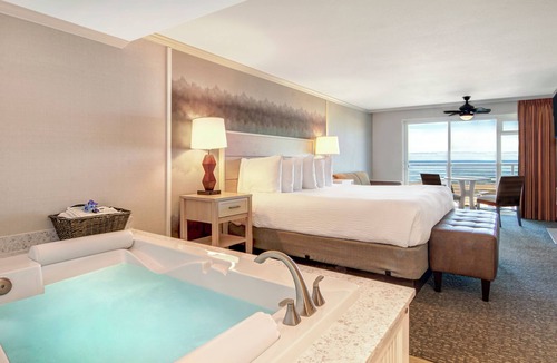 Downtown Cannon Beach Hotel | Hallmark Resort - Cannon Beach