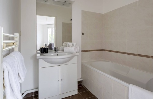 Oullins Apartment | Hamac Suites - Studio Bertholey Oullins - 2people