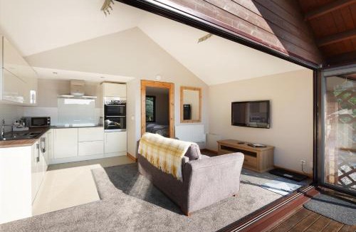 Netley House | Hamble Retreat Studios and Lodge