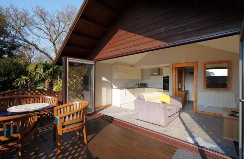 Netley House | Hamble Retreat Studios and Lodge