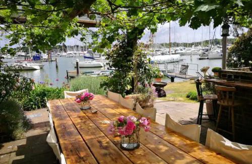 Bursledon House | Hamble Riverside Cottage