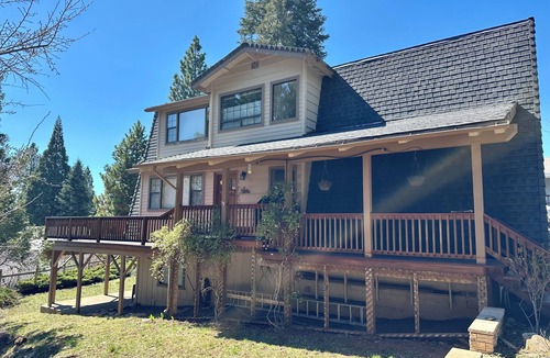 Hamilton Branch House | Hamilton Branch Multi-level Home with Stunning Lake Almanor View