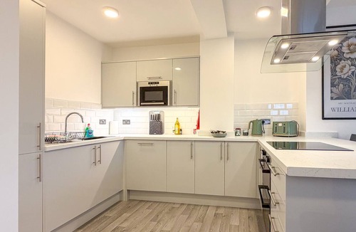 Birkenhead Apartment | Hamilton Square 2 - an apartment that sleeps 6 guests in 2 bedrooms