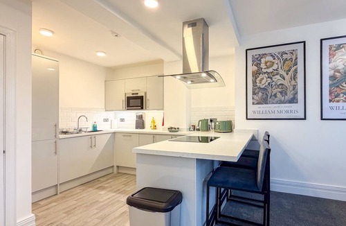 Birkenhead Apartment | Hamilton Square 2 - an apartment that sleeps 6 guests in 2 bedrooms