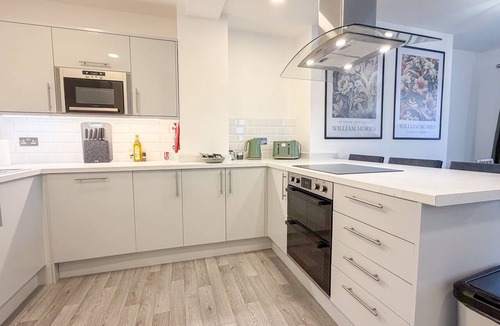 Birkenhead Apartment | Hamilton Square 2 - an apartment that sleeps 6 guests in 2 bedrooms