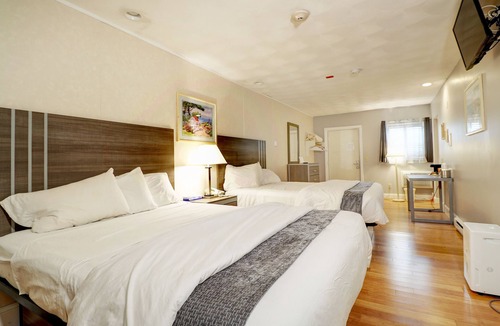 North Kingstown Hotel | Hamilton Village Inn