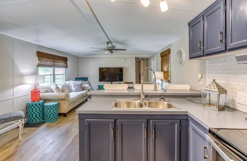 Hampstead House | Hampstead Getaway - 5 Miles to Beaches!