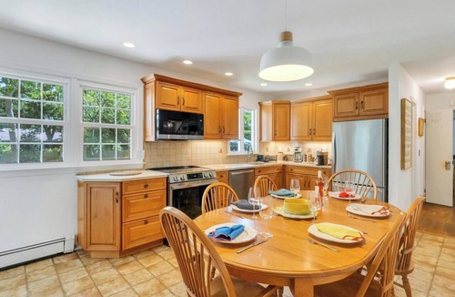 Hampton Bays House | HAMPTON BAYS HOME MINUTES FROM SOUTHAMPTON VILLAGE, SHINNECOCK BAY, OCEAN.