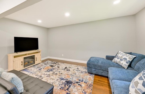 Hampton Bays House | Hampton Bays Retreat: Walk to Squires Beach!