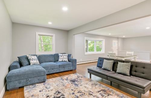 Hampton Bays House | Hampton Bays Retreat: Walk to Squires Beach!