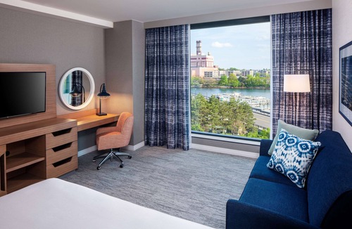 D Street - West Broadway Hotel | Hampton by Hilton at the Boston Seaport District