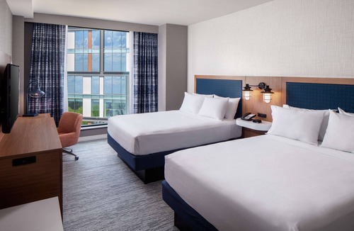 D Street - West Broadway Hotel | Hampton by Hilton at the Boston Seaport District