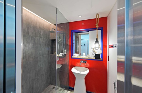 Bur Dubai Hotel | Hampton by Hilton Dubai Al Seef