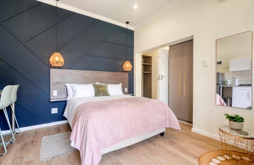 Windermere Apartment | Hampton Collection - 2 Sleeper Serviced Studio Apartment with Pool