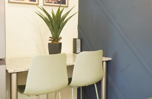Windermere Apartment | Hampton Collection - 2 Sleeper Serviced Studio Apartment with Pool