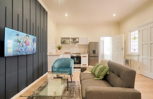 Windermere Apartment | Hampton Collection Modern 1 or 2 Bedroom Serviced Apartment with Pool