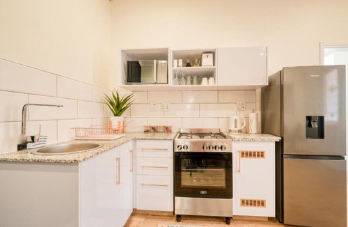 Windermere Apartment | Hampton Collection Modern 1 or 2 Bedroom Serviced Apartment with Pool