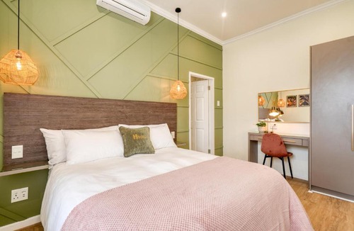 Windermere Apartment | Hampton Collection Modern 1 or 2 Bedroom Serviced Apartment with Pool